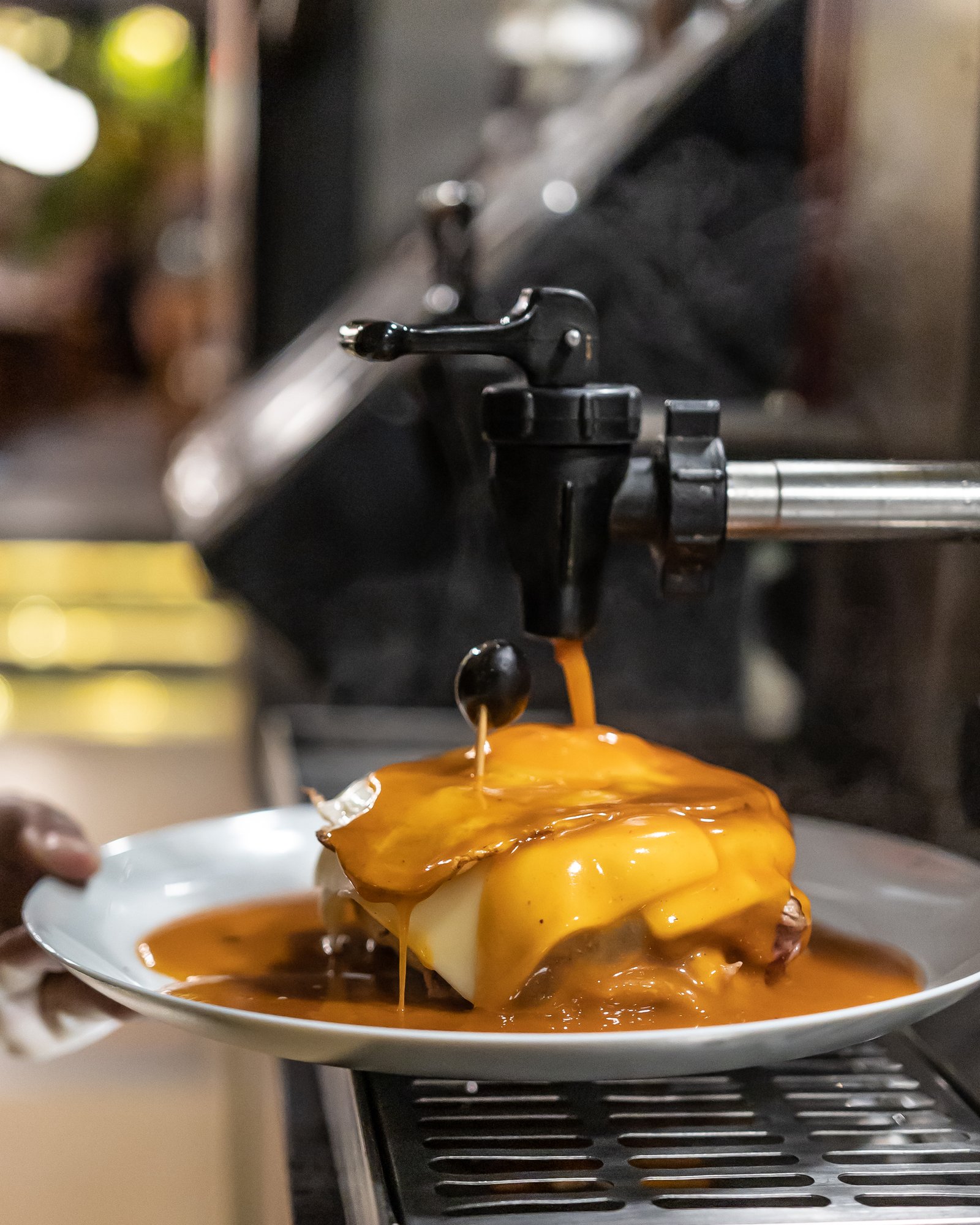 Francesinha com molho