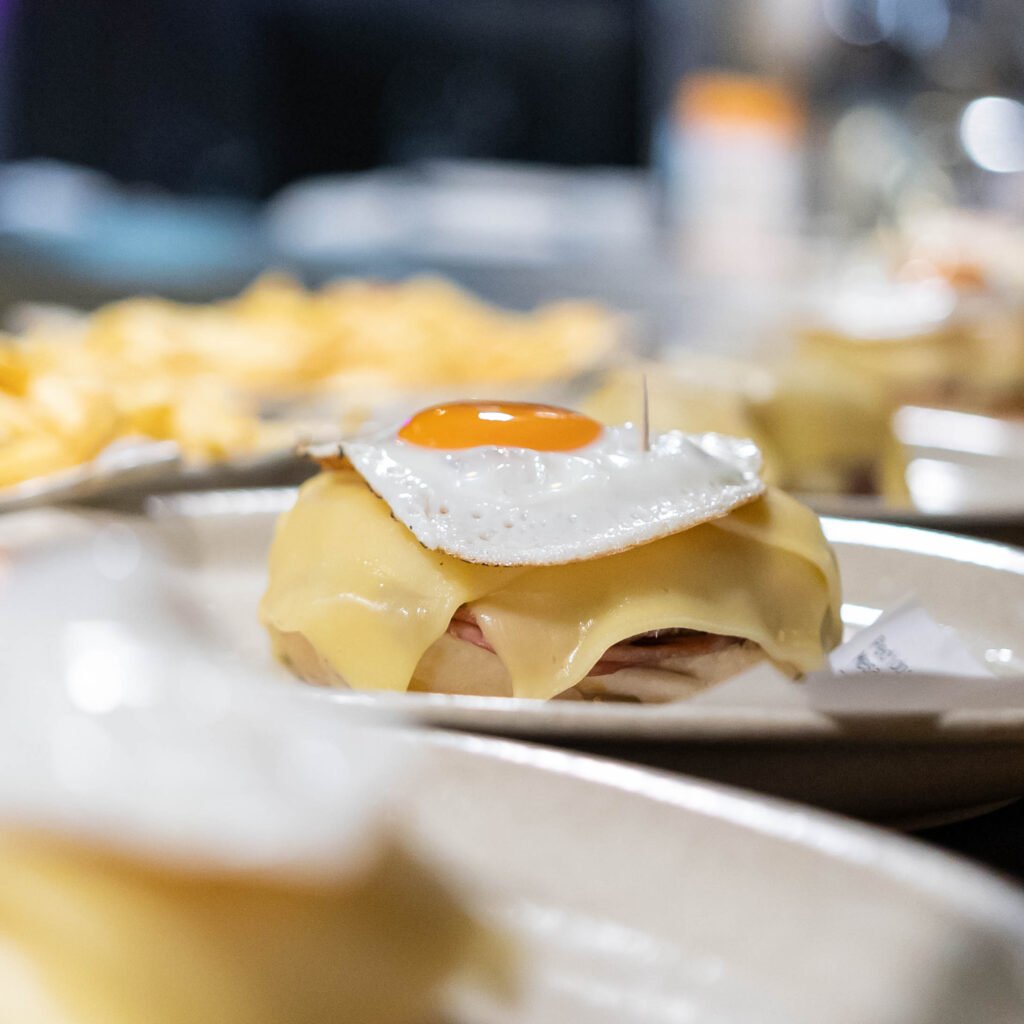 Comida tradicional portuguesa na Baixa do Porto — Capa na Baixa